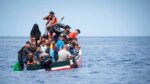  مصيبة..تحطم قارب معد لـ”الحريكَ” في مصب واد الشراط