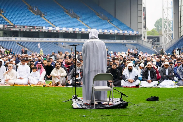  «بلاكبيرن روفرز» الانجليزي يدعو المسلمين إلى إقامة صلاة عيد الأضحى بملعبه