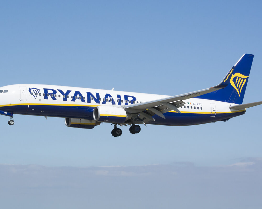 Ryanair_Boeing_737-800_EI-EBX