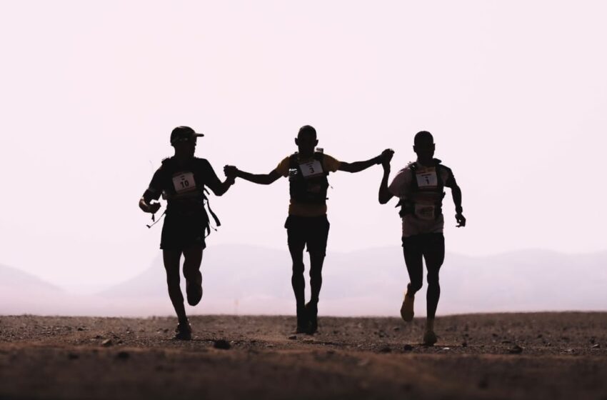 ماراطون الرمال: حدث غير متوقع في المرحلة الثانية!