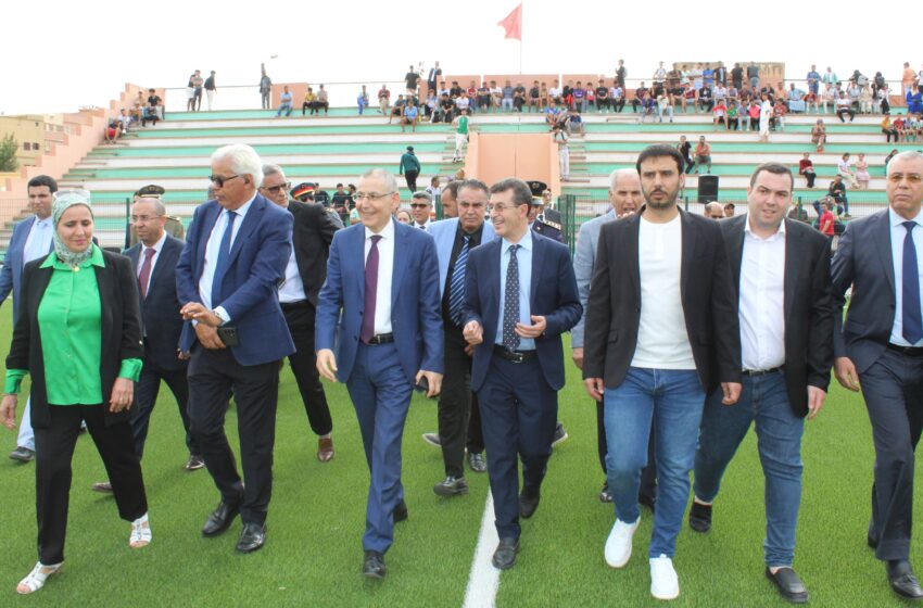 بني ملال.. والي الجهة يدشن ملعبا لكرة القدم ويطلق تأهيل طرقات