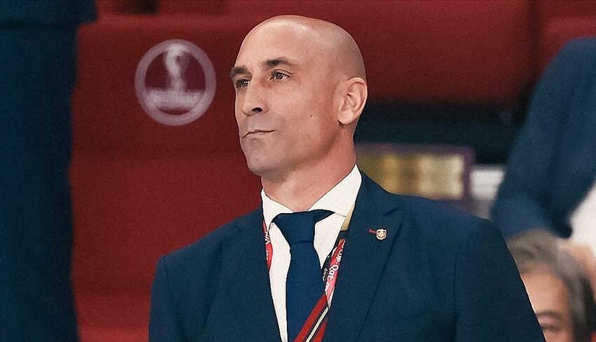 توقيف الرئيس السابق لاتحاد كرة القدم الإسباني