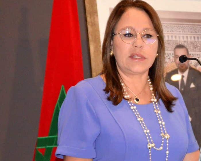 توشيح رئيسة جامعة كرة الطائرة بأعلى وسام استحقاق