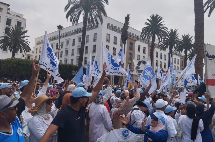 مهنيو الصحة يعلنون إضرابا وطنيا وينفذون وقفة احتجاجية أمام البرلمان