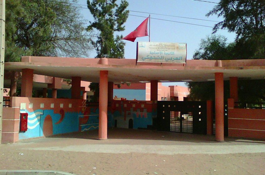 اعتداء صادم على أستاذة لمادة التربية الاسلامية..تلميذة جردتها من ملابسها أمام التلاميذ