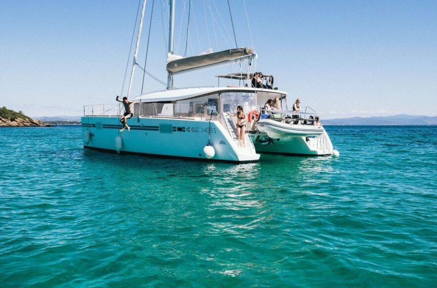 وزراء الحكومة بين شواطئ إيطاليا وسواحل المغرب… والعطلة لا توقف دواليب الدولة